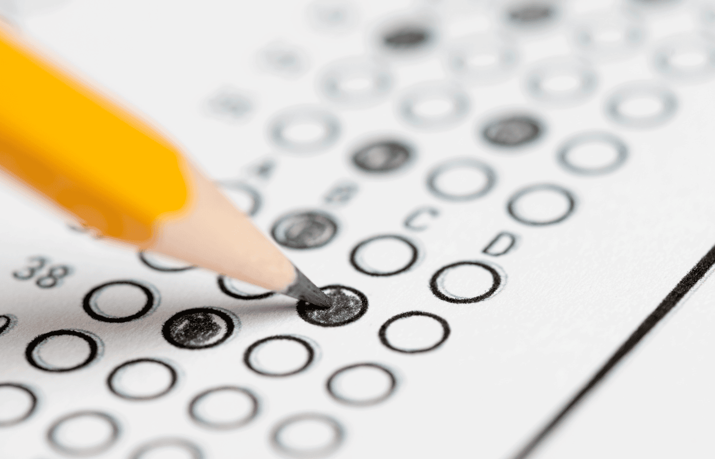 Prova de múltipla escolha de concurso público, ilustrando o estudo de Direito Administrativo por questões